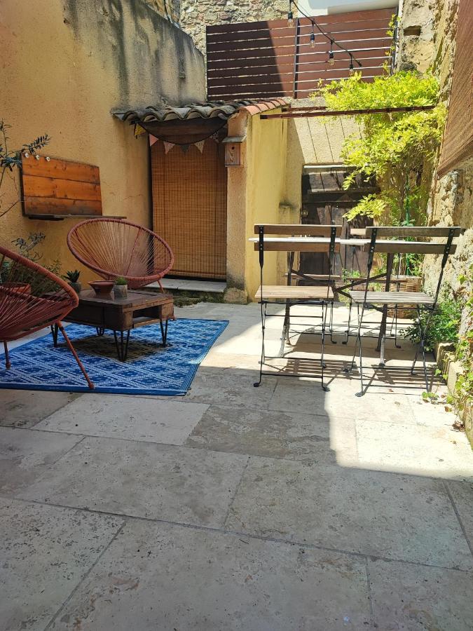 Maison De Village Avec Cour Aux Portes D'Avignon Entraigues-sur-la-Sorgue Bagian luar foto