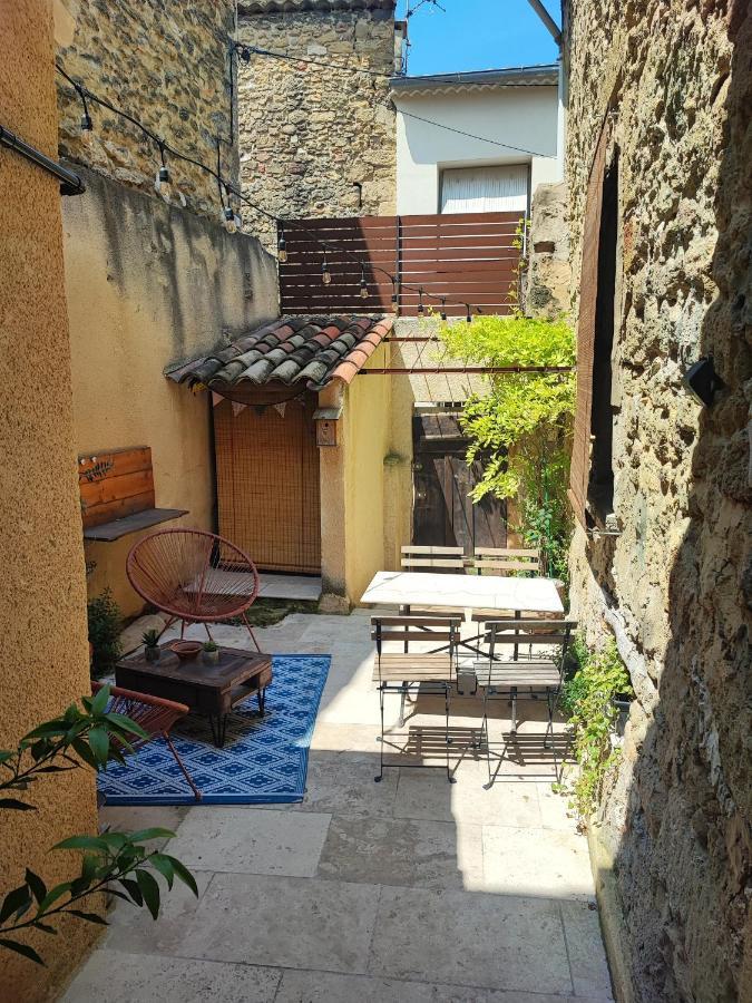 Maison De Village Avec Cour Aux Portes D'Avignon Entraigues-sur-la-Sorgue Bagian luar foto